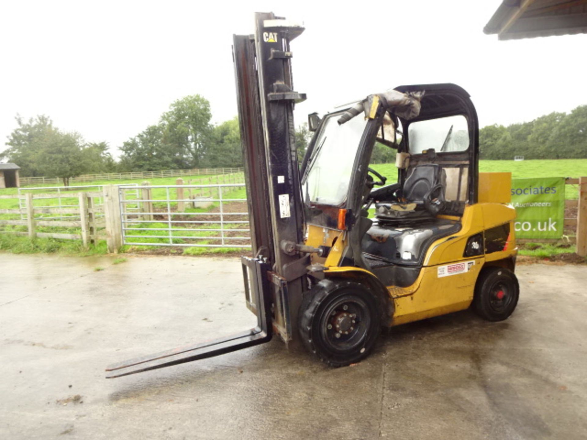 2008 CATERPILLAR DP30N 3t diesel driven forklift truck S/n: ET14E02498 with duplex mast, new forks & - Image 4 of 9