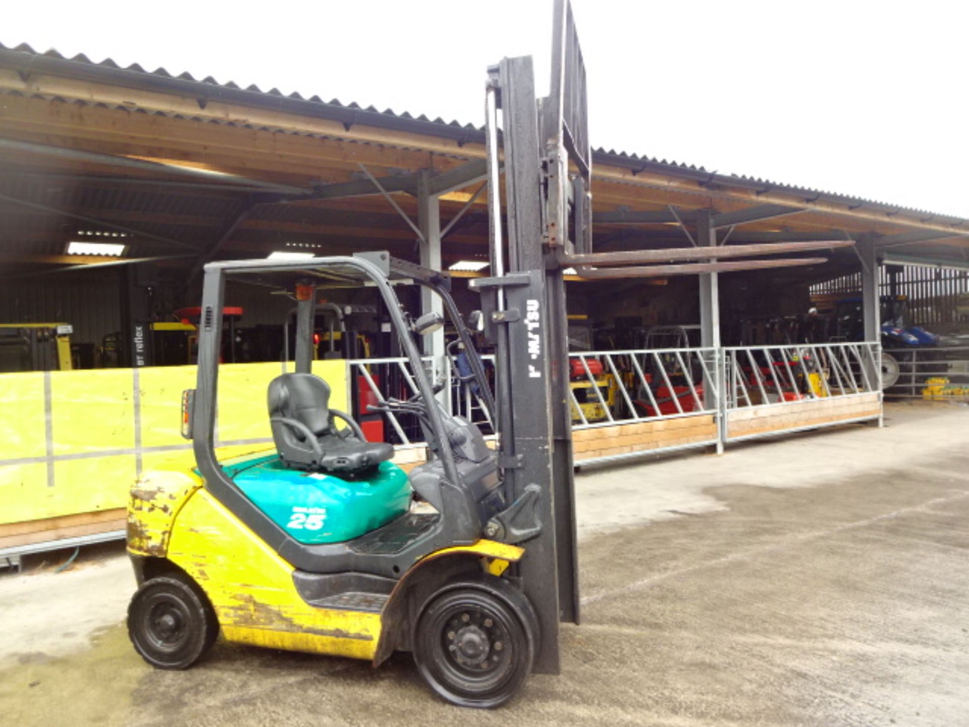 2008 KOMATSU FD25T-16R 2.5t diesel driven forklift truck S/n: 703823R with duplex mast & side- - Image 8 of 9