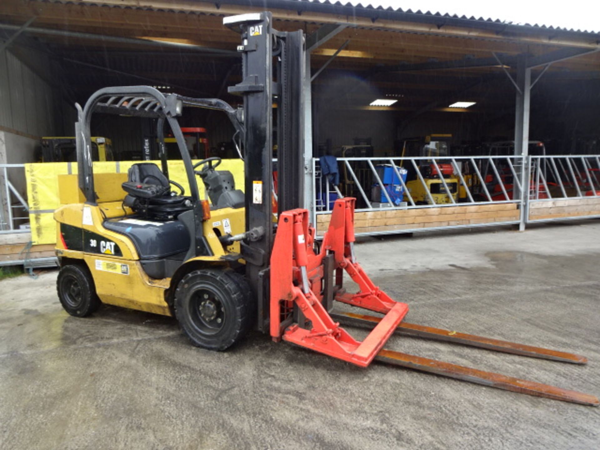 2008 CATERPILLAR DP30N 3t diesel driven forklift truck S/n: ET14E02504 with duplex mast & BOLZONI