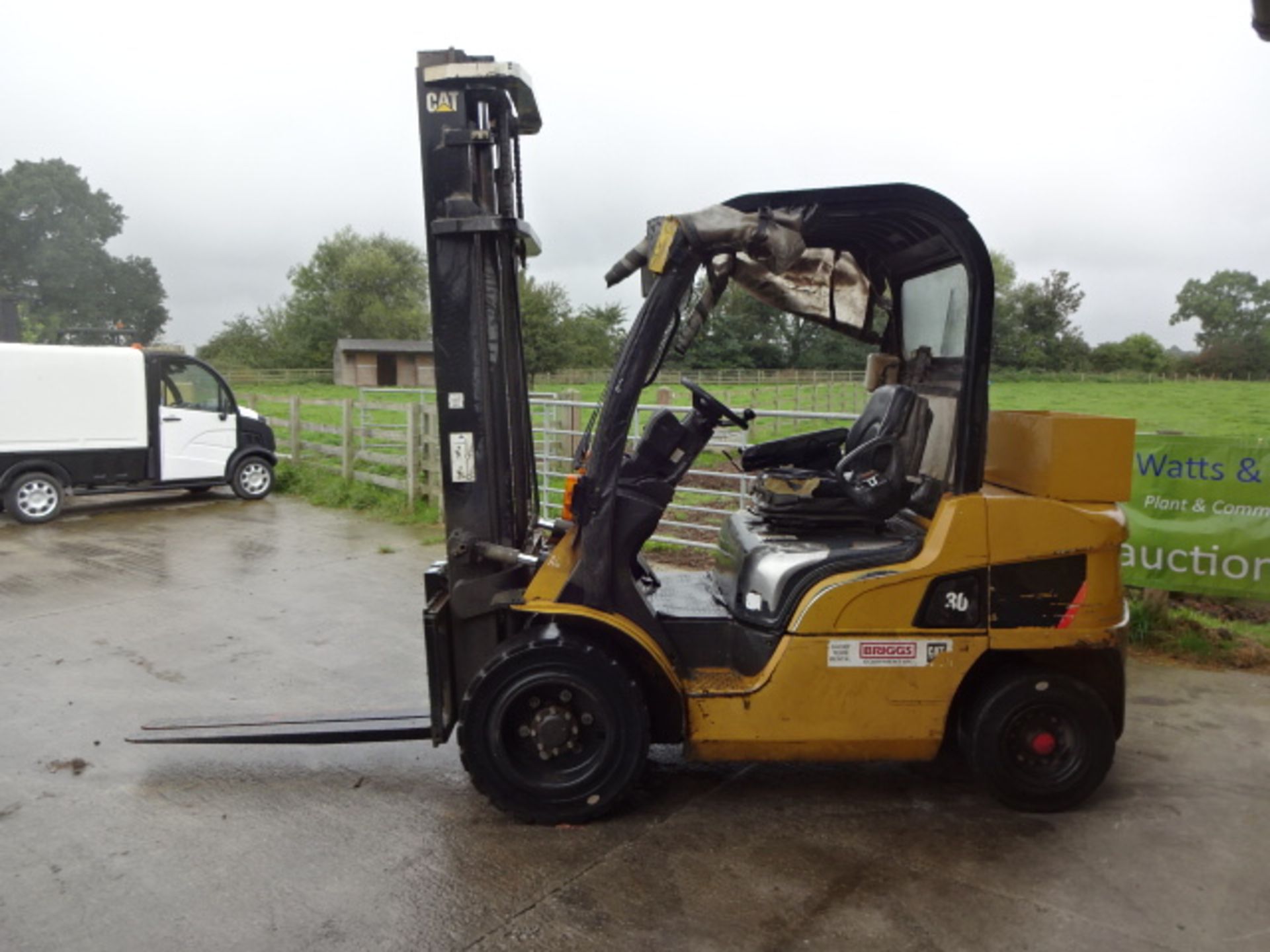 2008 CATERPILLAR DP30N 3t diesel driven forklift truck S/n: ET14E02498 with duplex mast, new forks & - Image 5 of 9
