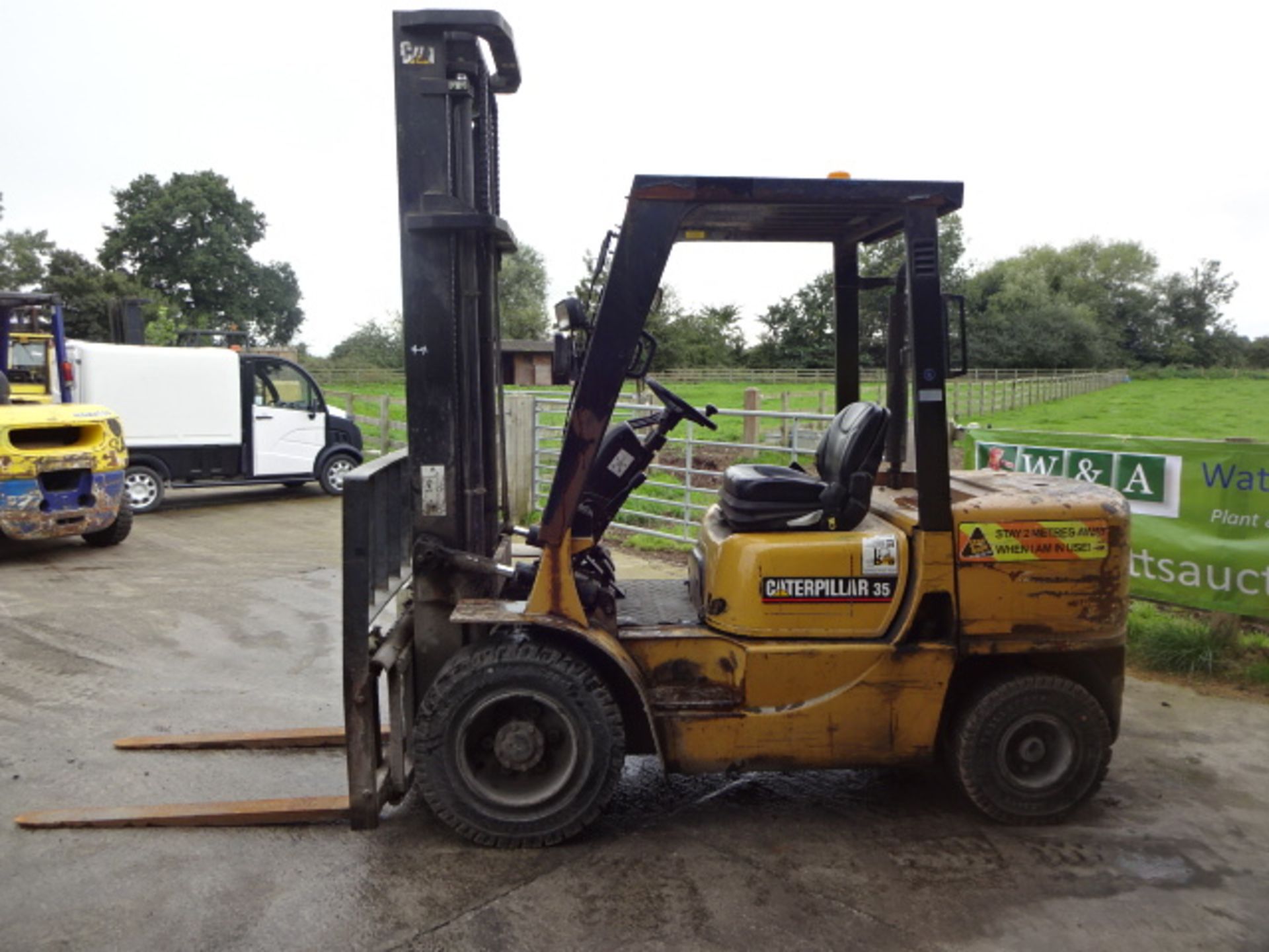 2002 CATERPILLAR DP35K 3.5t diesel driven forklift truck S/n: ET14C65982 with duplex mast & side- - Image 4 of 9