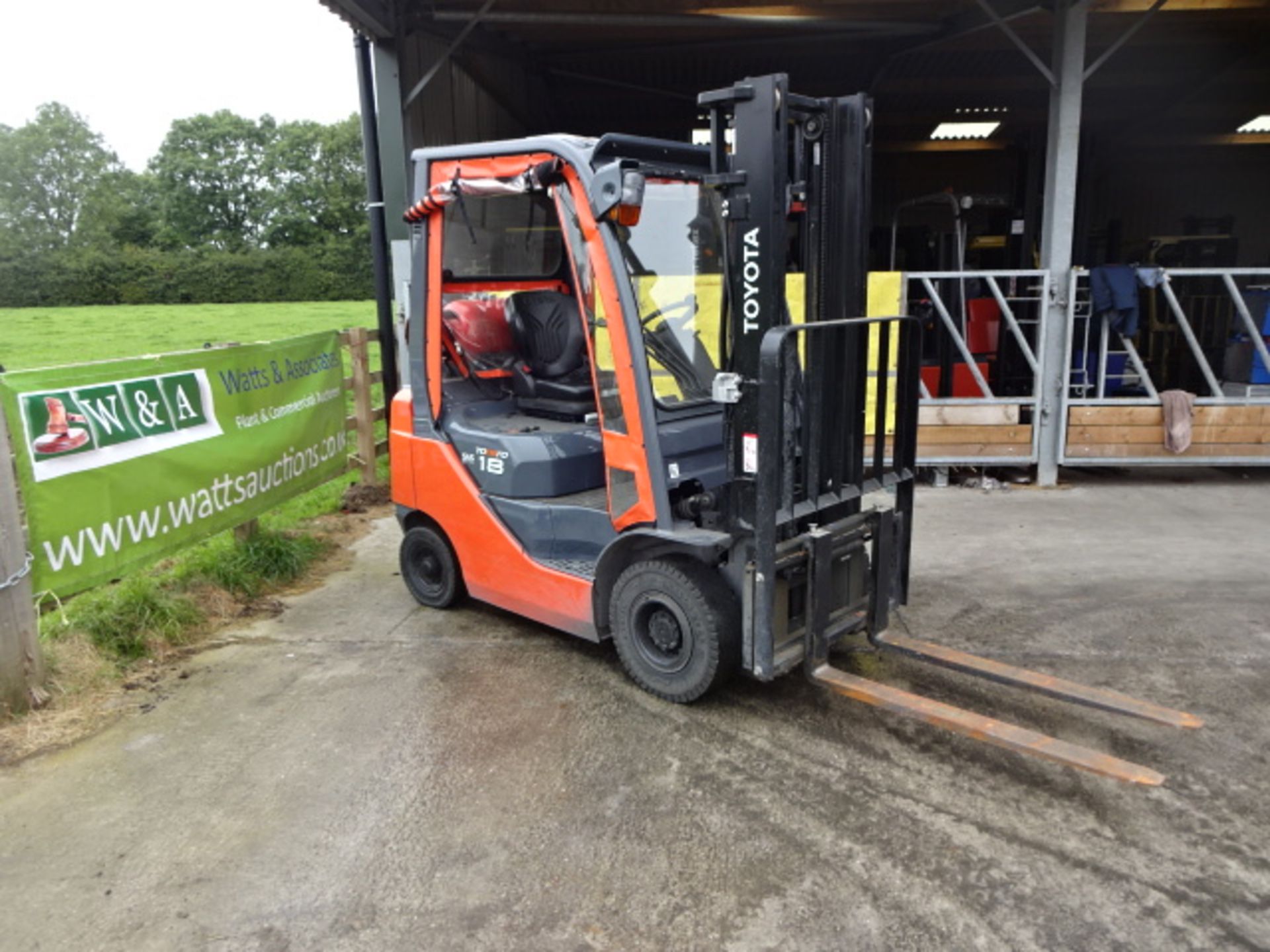 2013 TOYOTA 8-FGF18 1.8t gas driven forklift truck S/n: E32555 with duplex mast, side-shift &