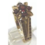 9CT GOLD GARNET RING.