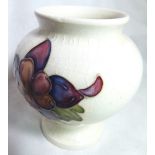 MOORCROFT URN VASE.