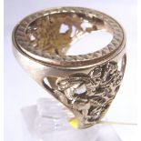 HALF SOVEREIGN RING MOUNT. 9 ct gold hal