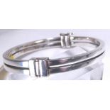 HINGED BANGLE. Sterling silver hinged sp
