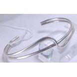 CROSSOVER BANGLE. Sterling silver solid