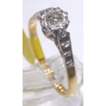 DIAMOND SOLITAIRE RING. 18 ct gold and p