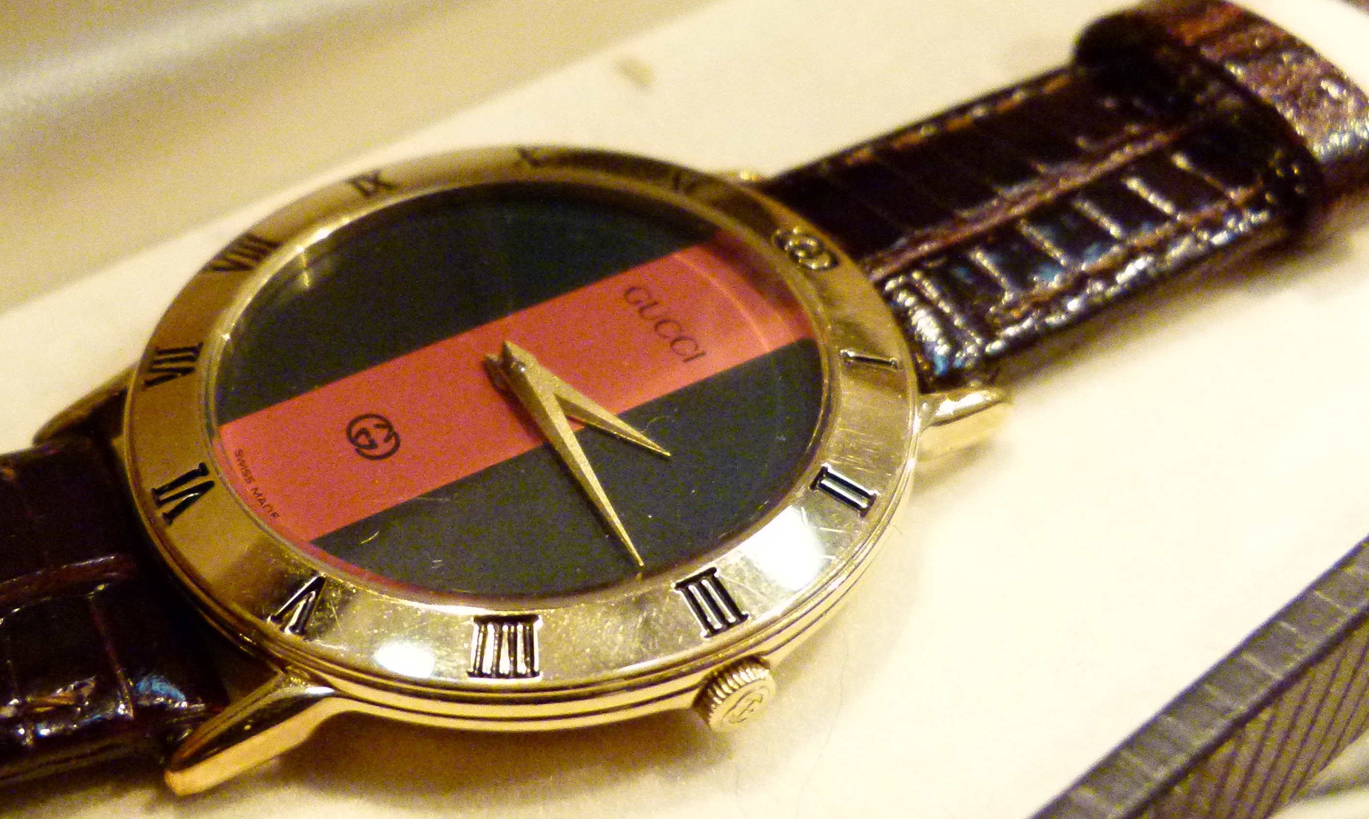 GENTS GUCCI WRISTWATCH. - Image 2 of 2