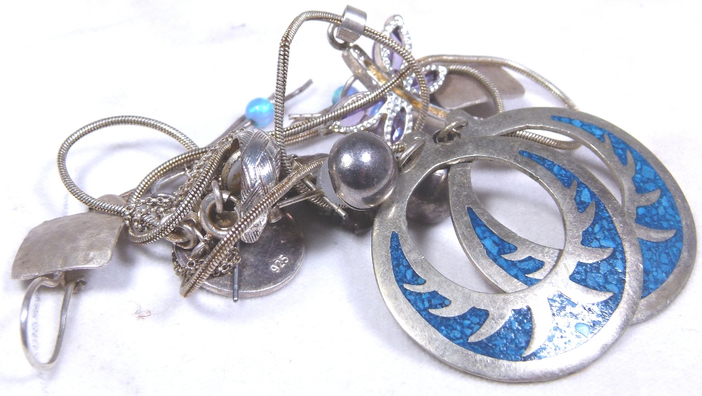 MIXED SILVER JEWELLERY.
