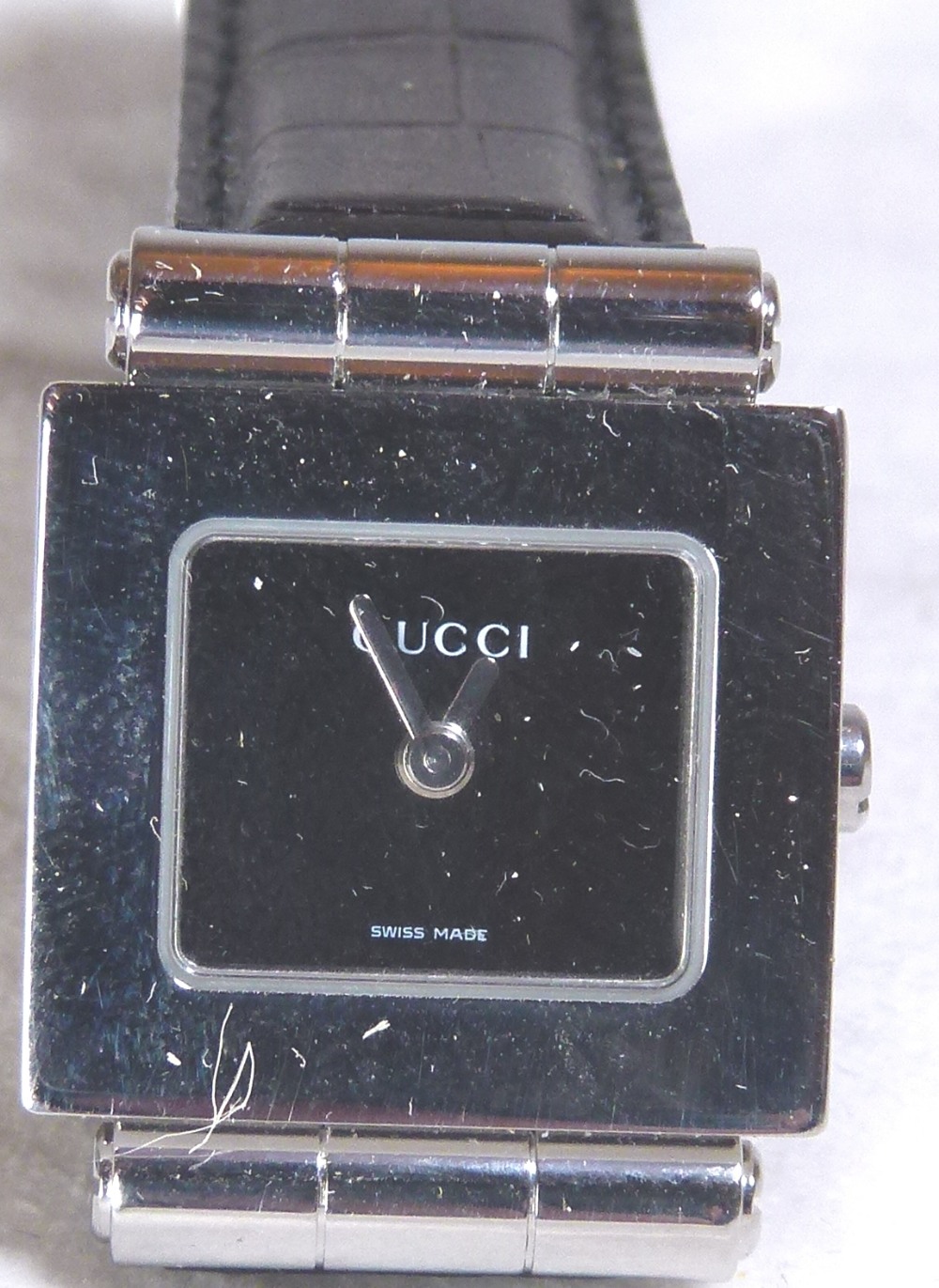 LADIES GUCCI WRISTWATCH.