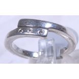 SILVER DIAMOND CROSSOVER RING.