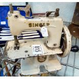 MINIATURE SINGER SEWING MACHINE.