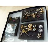 Quantity of mixed costume earrings