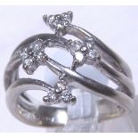 DIAMOND FLOWER RING. 14 ct white gold fo