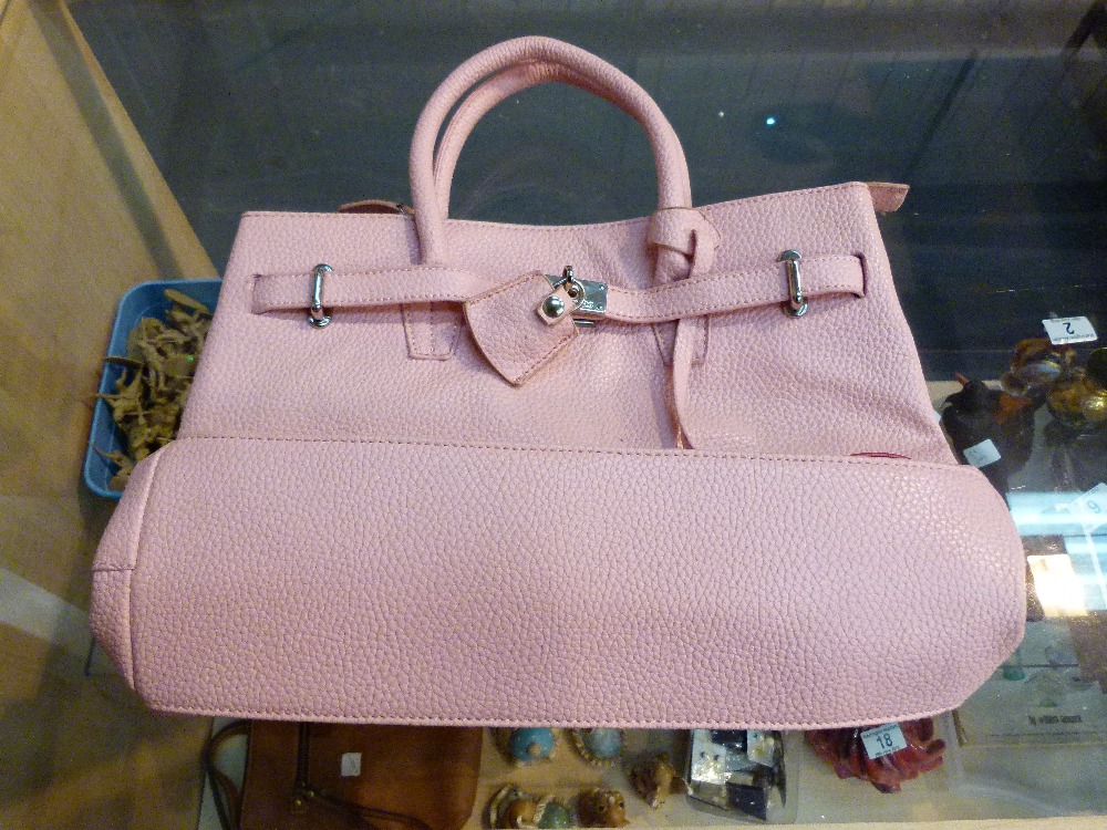 Ladies pink fashion handbag