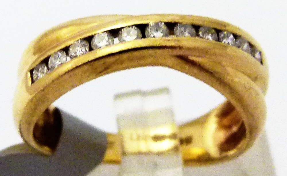 9 CT DIAMOND HALF ETERNITY RING.