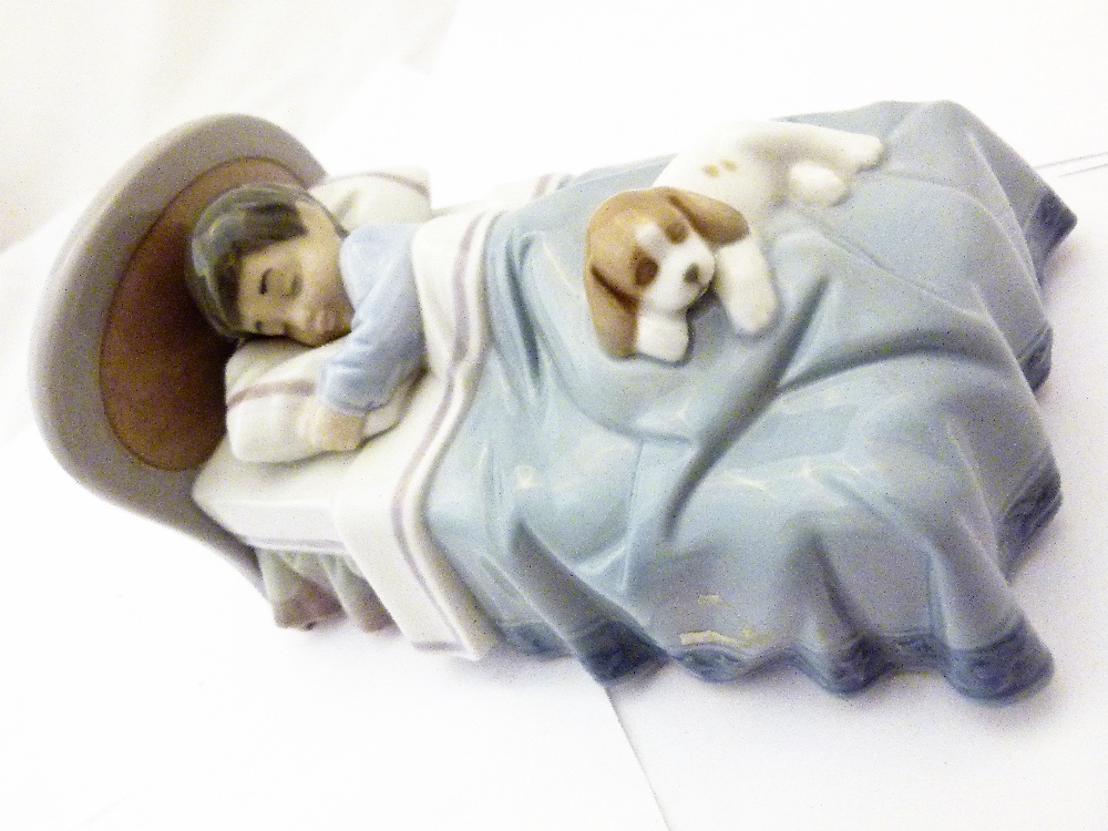 LLADRO FIGURINE.