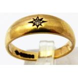 9 CT GOLD RING.