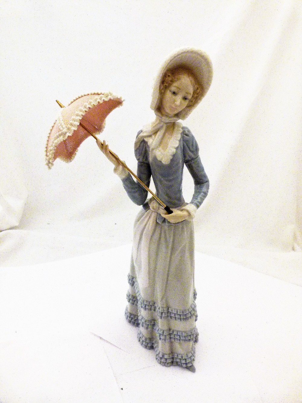 LLADRO LADY WITH PARASOL.