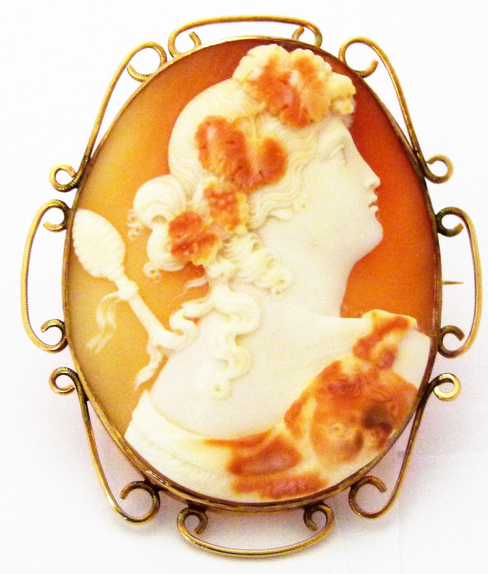 9 CT GOLD CAMEO BROOCH.