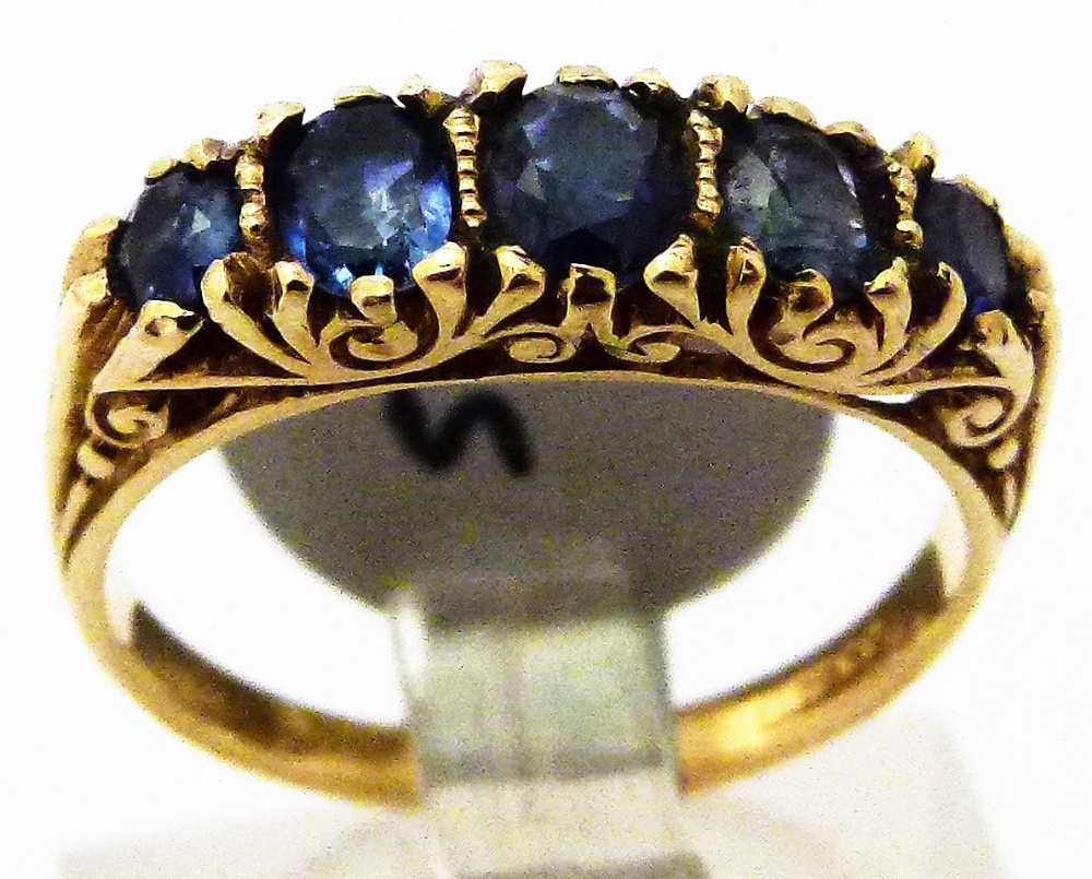 9 CT VINTAGE SAPPHIRE RING.