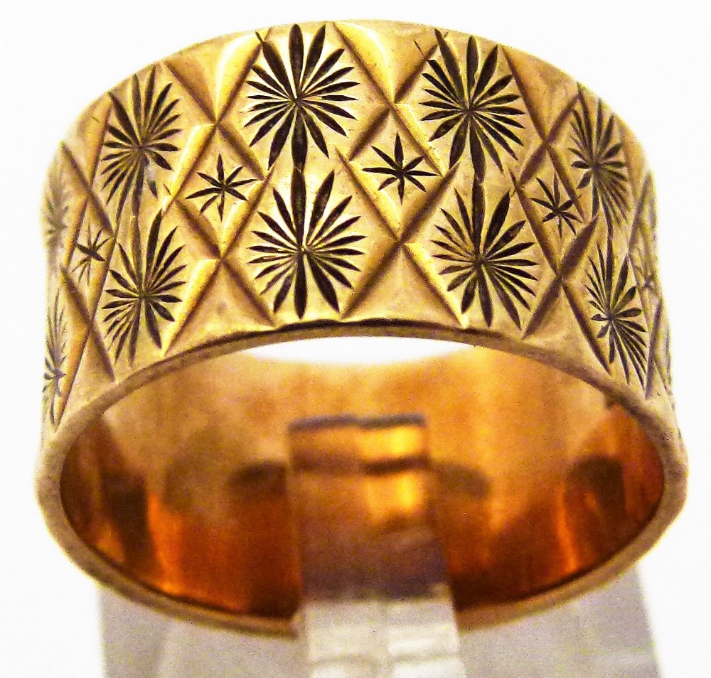 9CT GOLD RING. 9 ct gold ring size S, 5.