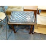 OAK OCCASIONAL TABLE. Oak table with blo