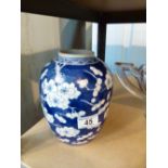 Blue and white Oriental vase H: 19 cm