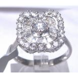 18 CT DIAMOND RING. 18 ct white gold 0,9