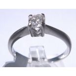 18 CT DIAMOND SOLITAIRE RING. 18 ct whit