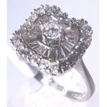 18 CT DIAMOND CLUSTER RING.