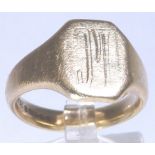 9 CT SIGNET RING.