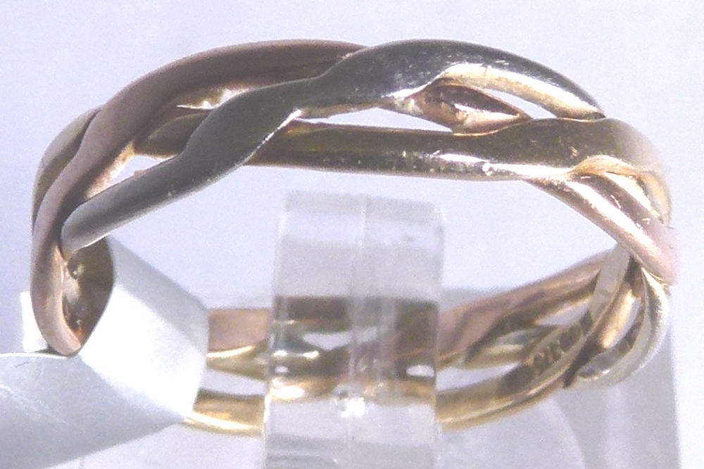 9CT BAND RING.