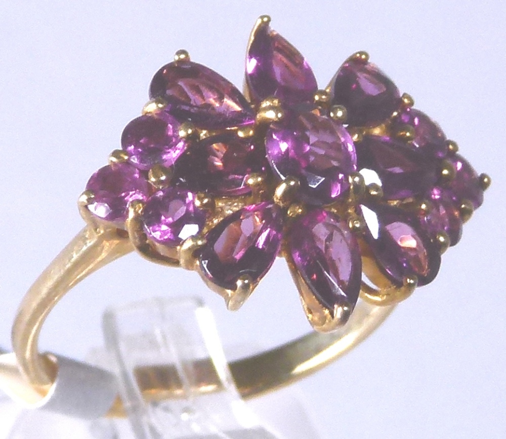 9 CT AMETHYST RING.