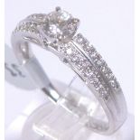 18 CT DIAMOND RING. 18 ct white gold 0,4