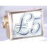 9 ct gold £5 note charm