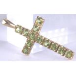 9 ct yellow peridot set cross, 2.1g