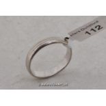 *Wedding band in white metal testing as platinum, weight approximately 5.9 grams, ring size Q (Lot