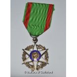 French medal, 35mm wide star in silver, original case, Knight/Chevalier, 'The Order of