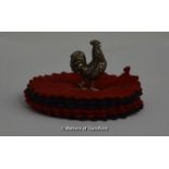 A Sampson Mordan novelty silver desk pen wipe, felts for red and black ink with miniature rooster