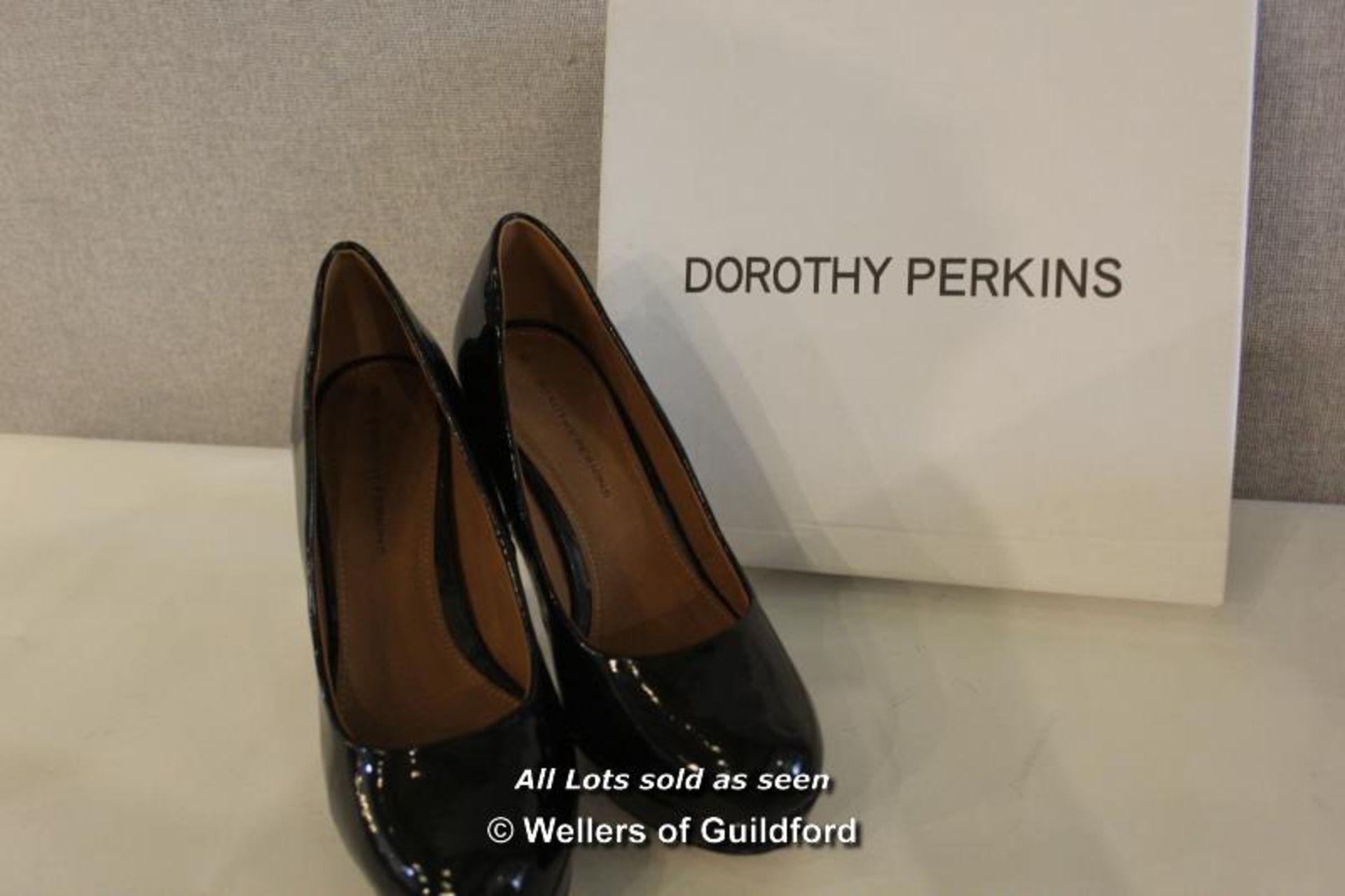 *X LADIES NEW AND BOXED DOROTHY PERKINS BLACK DIZZY HIGH HEELED SHOES - 6 (SH-0420-120516)