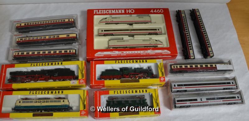 Fleischmann HO gauge railways: 4-6-2 locomotive and tender 4170, electric locomotives 4381 & 4369, - Image 2 of 2