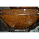 Victorian walnut dropleaf table with columnar supports and stretcher, 66 x 73 x 126cm open