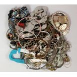 *Bag of mixed costume jewellery, gross weight 998 grams (Lot subject to VAT)