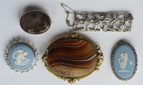 A quantity of silver mounted and other brooches. E