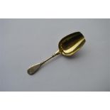 A good quality Russian silver gilt caddy spoon; th