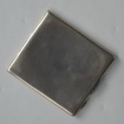 A small silver hinge top cigarette case. Est. £10