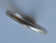 A small plain platinum wedding band. Approx. 2.7 g