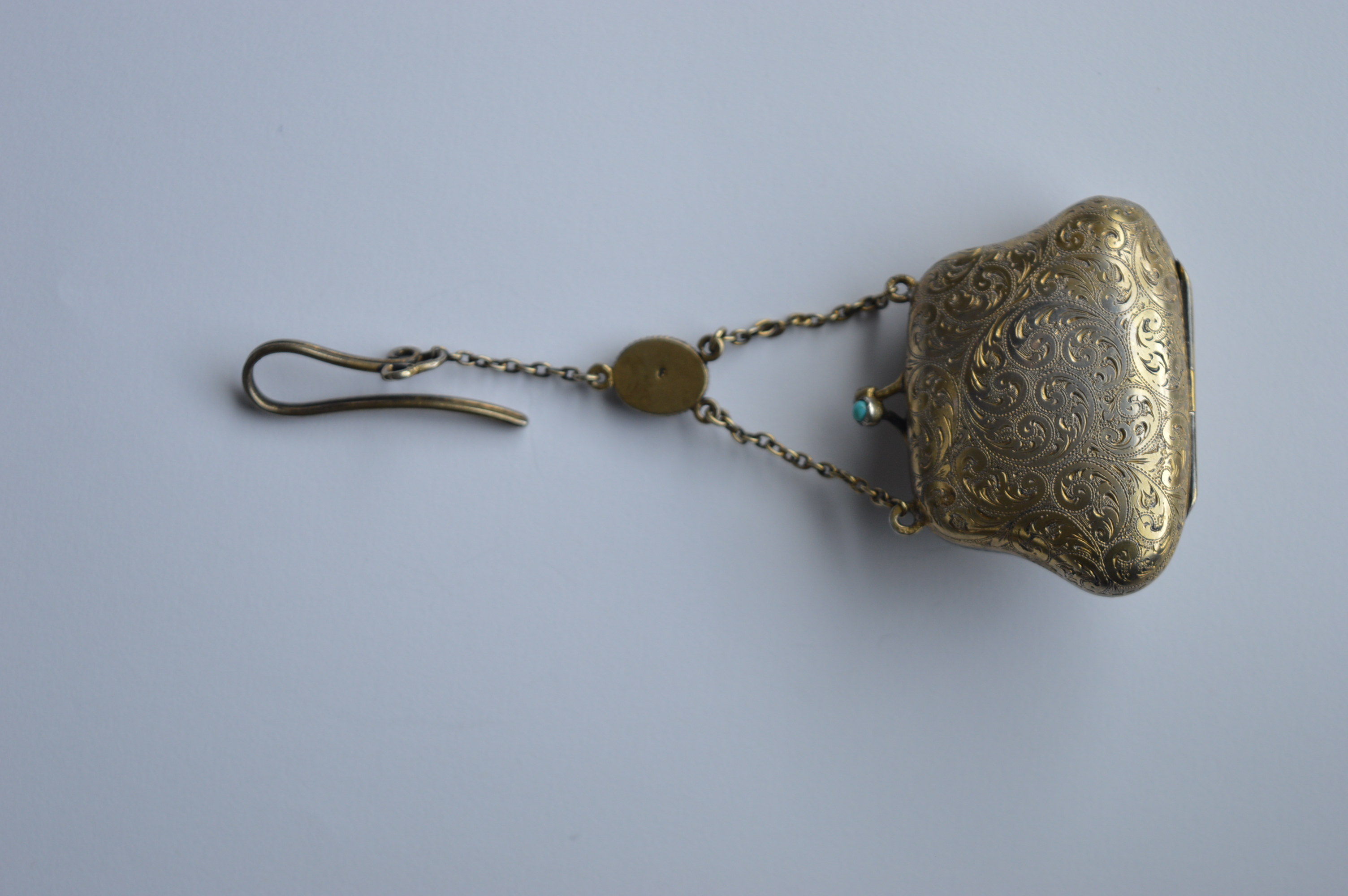 A good quality silver gilt purse with engraved dec - Image 3 of 3